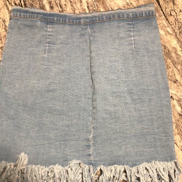 Light blue jeans skirt fringed ripped bottom - Picture 5 of 6